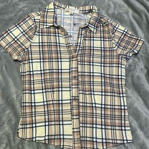 Flannel tan white black grey. It buttons.